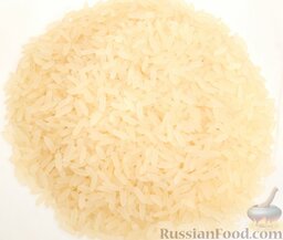 Солянка из свежей капусты с рисом и сосисками: Промыть рис. Не стоит брать слишком много, иначе это будет не капустная солянка, а блюдо из риса:)