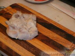 Салат "Гранатовый браслет": Куриное филе отварить в подсоленной воде, порезать соломкой или кубиками.   Все остальные ингредиенты измельчаем на крупной тёрке.