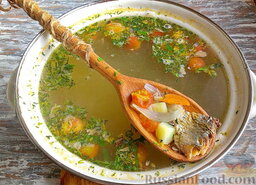 Суп из консервированной сардины, с помидорами: Приправить перцем молотым, довести до кипения, снять с плиты.