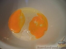 Простой хворост: В миску вбить яйца. Посолить.