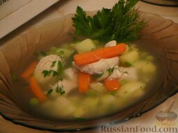 Суп из куриной грудки с зеленым горошком: Через 10 минут добавить в суп измельчённую зелень, убираем с огня и даём супу настояться.