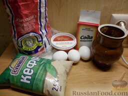 Заливной пирог с рисом и грибами: Приготовить ингредиенты для теста.