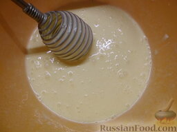 Заливной пирог с рисом и грибами: Погасить соду лимонным соком и добавить к тесту.