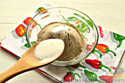 Сладкие лепешки с льняной мукой: Добавляем в будущее тесто для сладких лепешек оставшийся сахар и, конечно, помним о соли. Перемешиваем сыпучие компоненты теста.