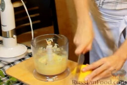 Картофельный салат "Ранчо": Добавляем лимонный сок по вкусу.