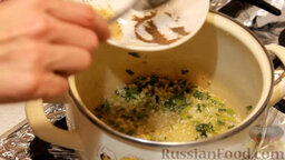 Азиатскимй суп "Кимчи Рамен": Когда чеснок приготовится, выключаем газ и отправляем в соус смесь пяти перцев, тщательно перемешиваем. Наш соус готов.