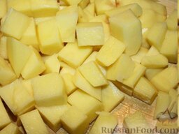 Суп из говядины, с цветной капустой: Картофель очистить, вымыть, разрезать на кусочки.
