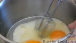 Блины на сгущенном молоке: Как приготовить блины на сгущенном молоке:    В миске взбить с помощью миксера яйца со сгущённым молоком, добавить щепотку соли.