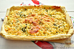 Открытый пирог с картофелем, зеленью и сыром: Вынимаем получившийся сытный пирог из формы.