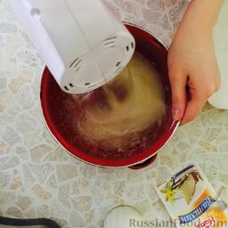 Печенье на кефире: Как приготовить печенье на кефире:    Яйцо взбить с сахаром и щепоткой соли, ванилином.