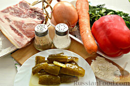 Азу со свининой и болгарским перцем: Подготавливаем продукты для азу из свинины. Крупные овощи можно взять по половинке.