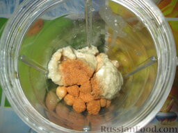 Хумус: Добавляем тахину (кунжутную пасту), паприку. По желанию можно добавить зубчик чеснока.