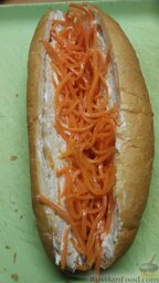Быстрый хот-дог: Добавьте корейскую морковку.