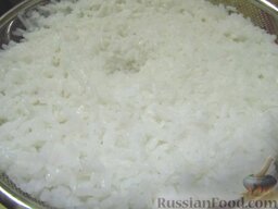 Рис с курицей, фасолью и перцем: Как приготовить рис с курицей, фасолью и перцем:    Рис отварите в слегка подсоленной воде до готовности. (Время приготовления риса зависит от его сорта, смотрите инструкцию на упаковке). Готовый рис промойте под холодной водой.