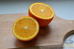 Салат с курицей и кукурузой, в апельсиновых корзиночках: Апельсин вымываю тёплой водой, вытираю насухо, разрезаю пополам.
