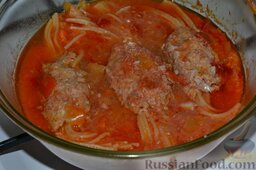 Макароны с мясом (спагетти "Дедушкины усы"): Когда соус вновь закипит, обязательно нужно пошевелить макаронины, чтобы они не слиплись. Закрываю крышкой, отвариваю 25-30 минут.