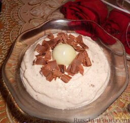Крем творожный с йогуртом и шоколадом: Подавать на стол, как самостоятельный десерт. Или использовать в качестве крема для бисквитных тортов, песочных корзинок и пирожных.