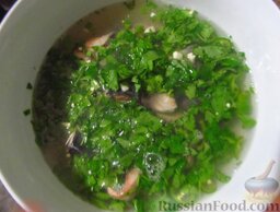 Скумбрия по-имеретински, под соусом киндзмари: Залейте маринадом рыбу, накройте и поставьте в холодильник на 5-7 часов.