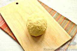 Песочное печенье с вареньем и арахисом: Замес теста продолжаем руками.