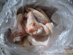 Крылышки карри в горчичном соусе: Как приготовить крылышки карри в горчичном соусе:    Куриные крылышки сложите в большой пластиковый пакет.