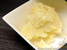 Крокеты из картофеля: Как приготовить крокеты из картофеля:    Картофель очистить, отварить до готовности, размять в пюре.