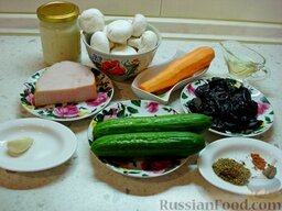 Салат "Корзина с фиалками": Подготовить ингредиенты для наполнения салата.