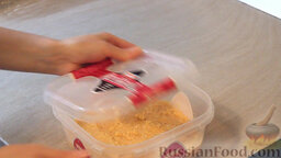 Постные котлеты с орехами: Накрываем ёмкость крышкой либо пищевой плёнкой. Ставим получившийся овощную смесь отдохнуть в холодильник на 20-30 минут.