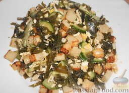 Салат с морской капустой и сухариками: Салат с морской капустой и сухариками готов!