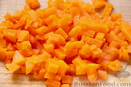 Кальмары, фаршированные картофельным пюре: Остывшую тыкву режем кубиками.