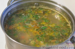 Суп с фасолью, на курином бульоне: Заправку в суп с фасолью на курином бульоне добавьте за 5 минут до окончания варки, а зелень и молотый перец - в готовый горячий суп.