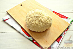 Пирог с квашеной капустой и зеленью: Замешиваем тесто.