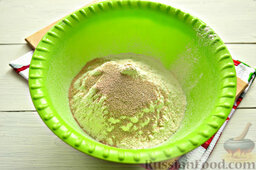 Пирог с квашеной капустой и зеленью: Следом - сухие активированные дрожжи.