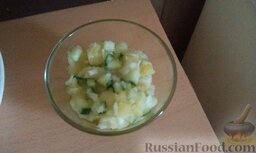 Тёплый салат из картофеля и свежих огурцов: Теплый салат с картофелем и свежими огурцами готов. Приятного аппетита!