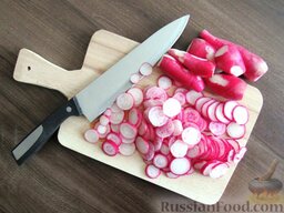 Салат из редиски: Как приготовить салат из редиски:    Редис режем тонкими кружочками.