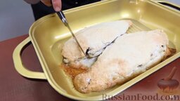 Рыба дорадо, запеченная в соли, с овощным гарниром: Проверяем рыбу. Соляной панцирь порозовел. Постучим по нему - твердый, можно доставать.