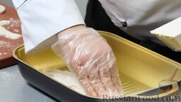 Рыба дорадо, запеченная в соли, с овощным гарниром: Обмазываем со второй стороны, спинку и голову не забываем.