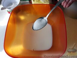 Булочки с яблочным повидлом и корицей: Как приготовить булочки с повидлом и корицей:    Молоко подогрейте, чтобы оно стало тепленьким, но не горячим. Всыпьте в него сахар.