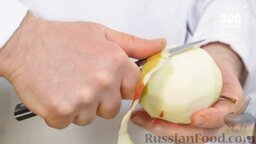 Суп-пюре из тыквы с имбирем: Чистим маленькое яблоко.