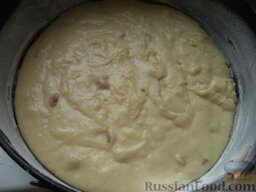 Постный апельсиновый кекс: Форму смазать маслом, обсыпать мукой или молотыми сухарями. Вылить тесто в форму и поставить в разогретую духовку на среднюю полку.