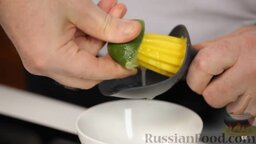 Мясные шарики в рисовой "бумаге" (димсам): Готовим соус для димсамов. Выжимаем сок из лаймов.