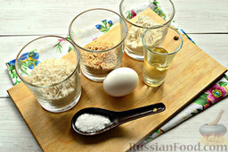 Рисовые биточки простые: Для простых биточков из риса подготавливаем нужные ингредиенты.     Как приготовить рисовые биточки:    Рис отвариваем в подсоленной воде. Готовый рис откидываем на дуршлаг.