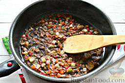 Постный грибной суп с овощами и шпинатными макаронами: Грибы с овощами тушим до полного испарения жидкости.
