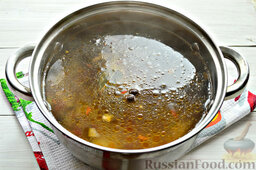 Постный грибной суп с овощами и шпинатными макаронами: Спустя 7 минут добавляем к картофелю шампиньоны с овощным ассорти.