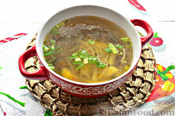 Постный грибной суп с овощами и шпинатными макаронами: Постный грибной суп с макаронами и овощами готов. Можно оставить суп настояться минут 10-15 или сразу разливать его по порциям.