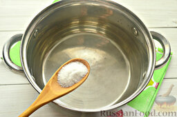 Спагетти с горошком и кукурузой: Как приготовить спагетти с горошком и кукурузой:    Ставим воду в кастрюле на огонь. Ждем, пока она закипит. Кипящую воду не забываем сразу же посолить.