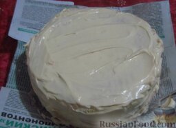 Бисквитный торт с лимонным кремом: Собранный торт смажьте французским кремом.