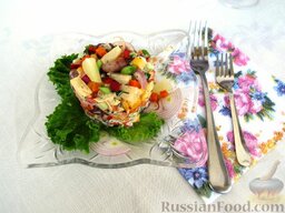Праздничный салат с ананасом: Приготовьте салат с ананасами на ближайший праздник - ваши гости будут в восторге. Приятного аппетита!