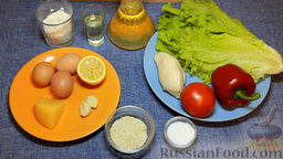 Салат "Брут" с куриной грудкой и сырными шариками: Подготовим ингредиенты для салата с курицей, яйцами и сыром.