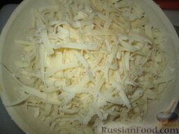 Фрико с картофелем и луком: Сыр натереть на крупной терке. (Количество сыра должно совпадать с количеством картофеля.)