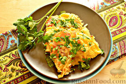 Мандирмак (овощи с яйцом на сковороде): Подаем дагестанское овощное блюдо горячим, разложив на тарелки. По желанию посыпаем мандирмак свежей зеленью, предварительно измельчив ее.